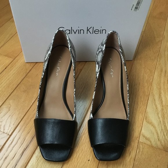 Calvin Klein Nareen Heel - Black and White Leather Snack Print Peep Toe Size 6 - Picture 4 of 9